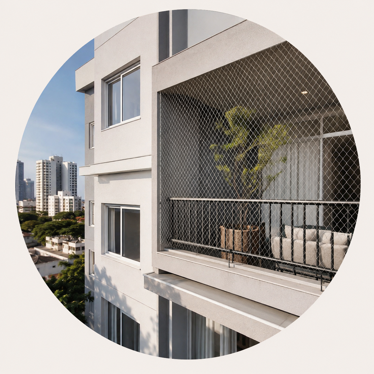 Apartamento com rede de proteção instalada na varanda